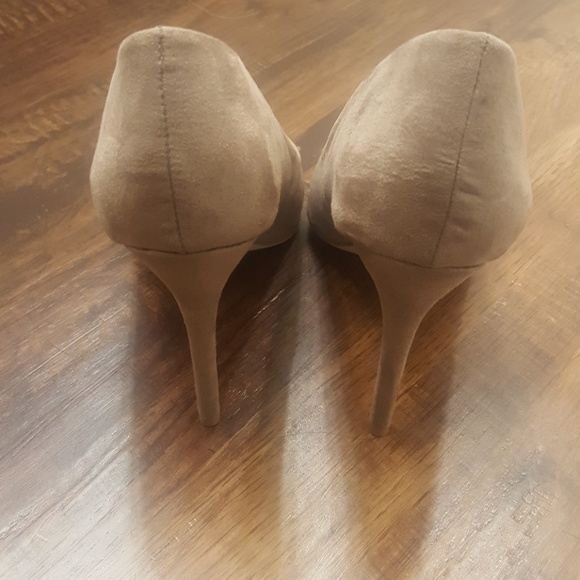 Heels - Picture 2 of 3